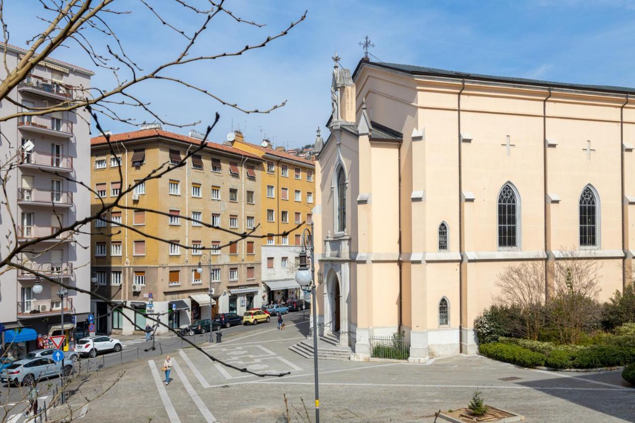 Suite Foscolo, In Piazza A Trieste Ngoại thất bức ảnh