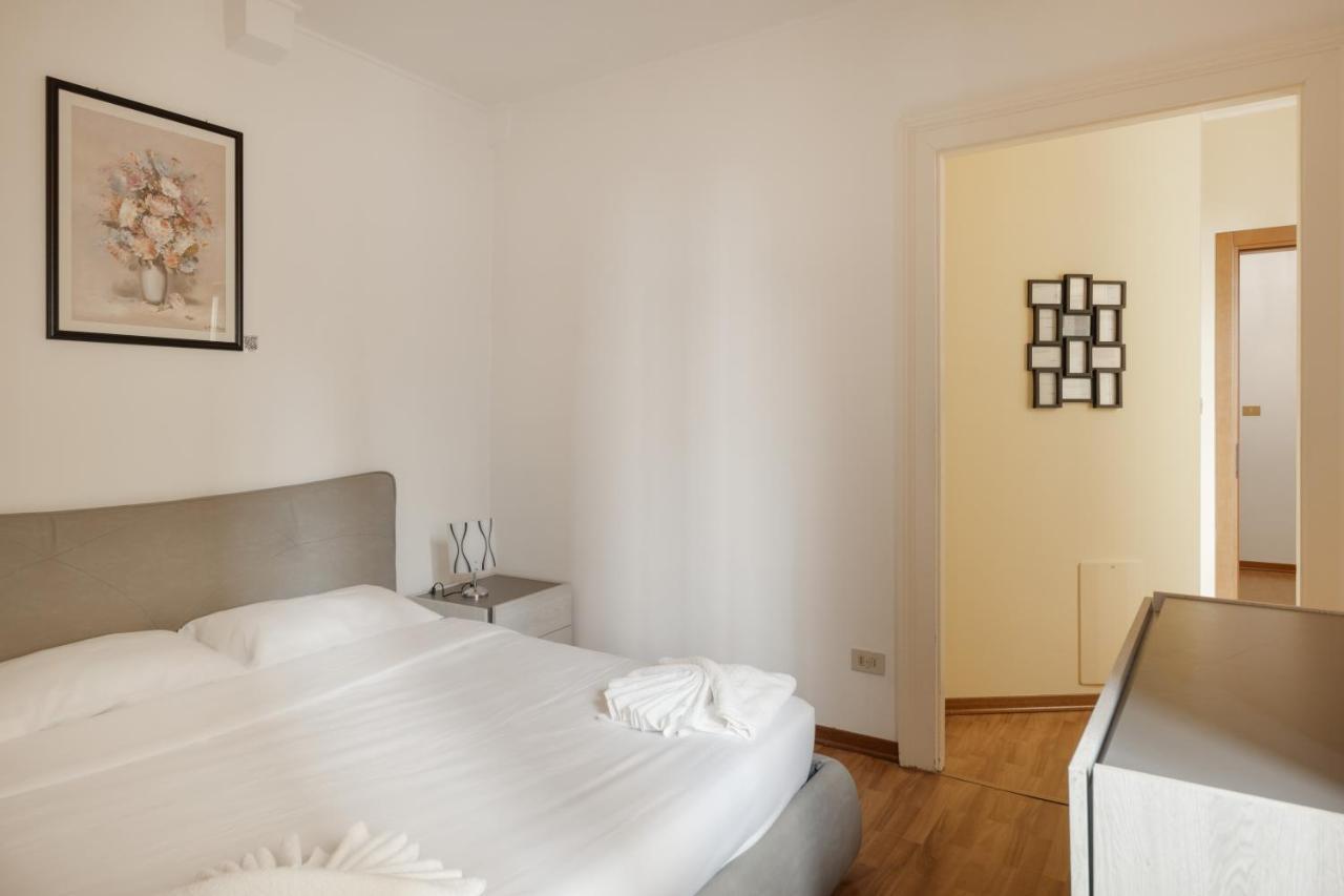 Suite Foscolo, In Piazza A Trieste Ngoại thất bức ảnh